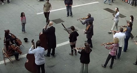 radioclassique's tweet photo. #VideoInsolite Flashmob joué par Vallès Symphony Orchestra et Coral Belles Arts choirs.
https://t.co/OC1q5DdMwR https://t.co/77GNFKBTjI