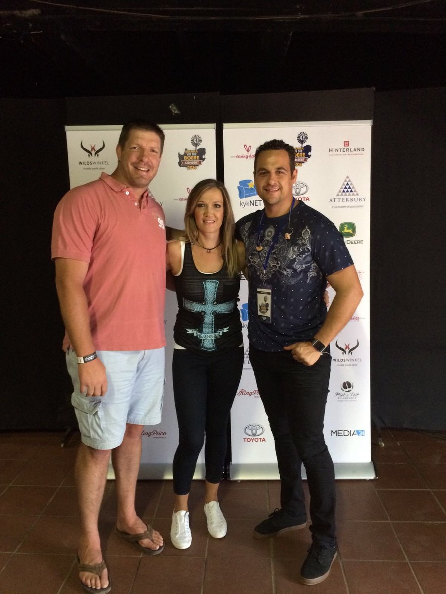 Agter die verhoog by <a href="/MannaVirBoere/">Manna vir die Boere</a> konsert. Ek is reg vir julle. Is jy? #MannaVirDieBoere