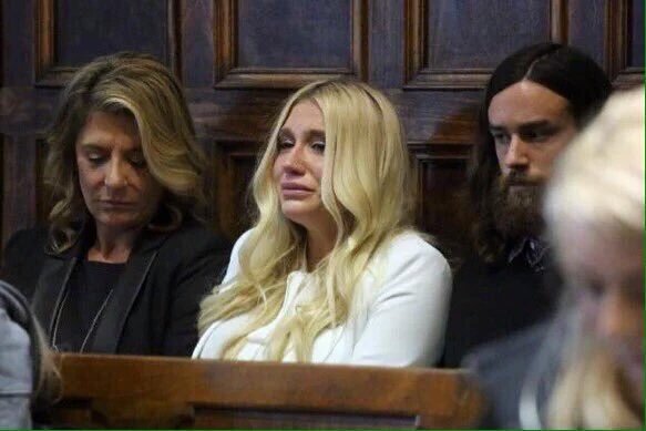 Quienz_B's tweet photo. I'm so glad that don't live in a country that supports rape 🙏 I'm so disgusted! 😷😷 #freekesha https://t.co/A7zdhSKCpm