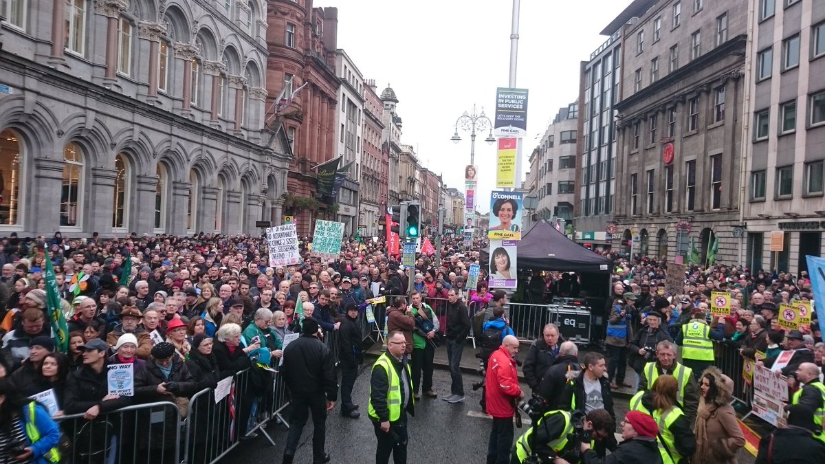 RoryHearneGaffs's tweet photo. Never been a protest this size so broad so close to a general election #right2water is changing election outcome. https://t.co/SOCbigEfAQ