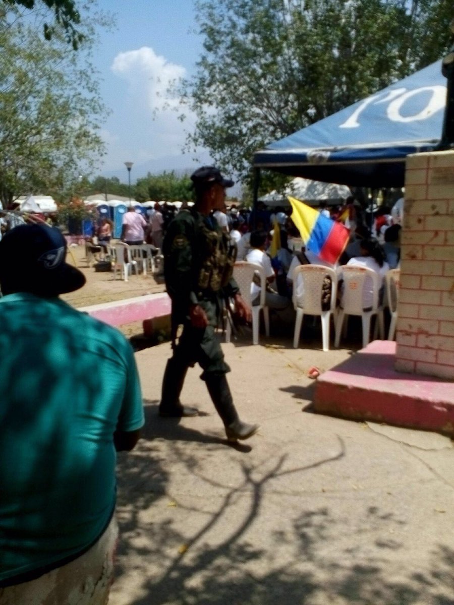 CGurisattiNTN24's tweet photo. Si las Farc no tienen ni un pesito quién está pagando la gigantesca parafernalia de las" pedagogías para la paz"? https://t.co/babkYhmi49