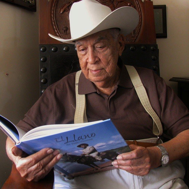 #Hoy nos unimos a la celebración del cumpleaños número 99 del maestro Juan Vicente Torreal… ift.tt/1QQBuZy