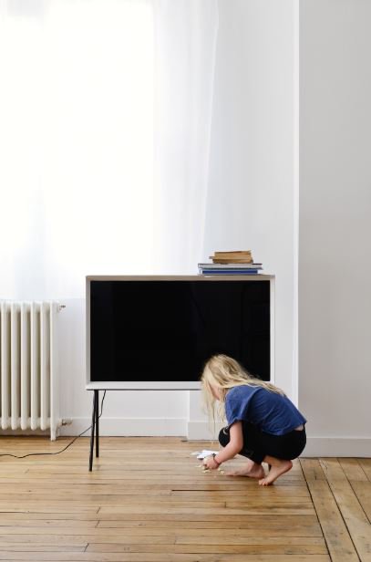 ZnorMagazine's tweet photo. Serif, de Samsung-tv die alleen bij Vitra te koop is: https://t.co/Gw6GnUZz70 #samsung #tv #vitra https://t.co/lgDQ2iRCt2