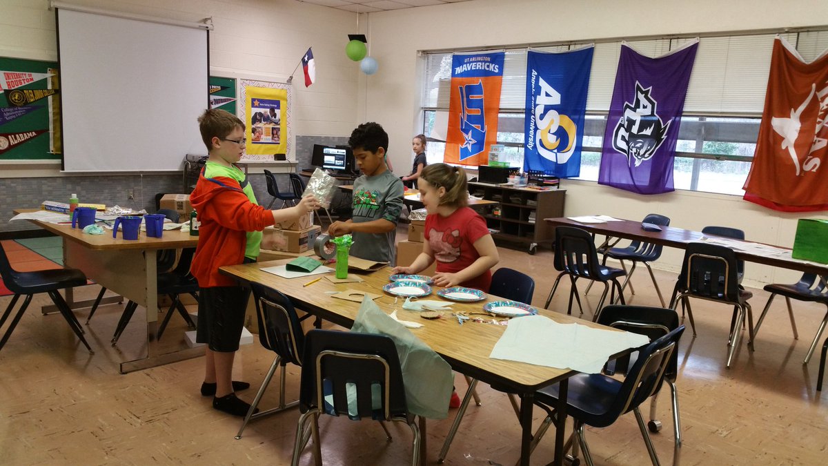 heathersmith584's tweet photo. Fired up with our @IDODI kiddos. @Owl_b_TorresEdu https://t.co/yuYf74Z9hS