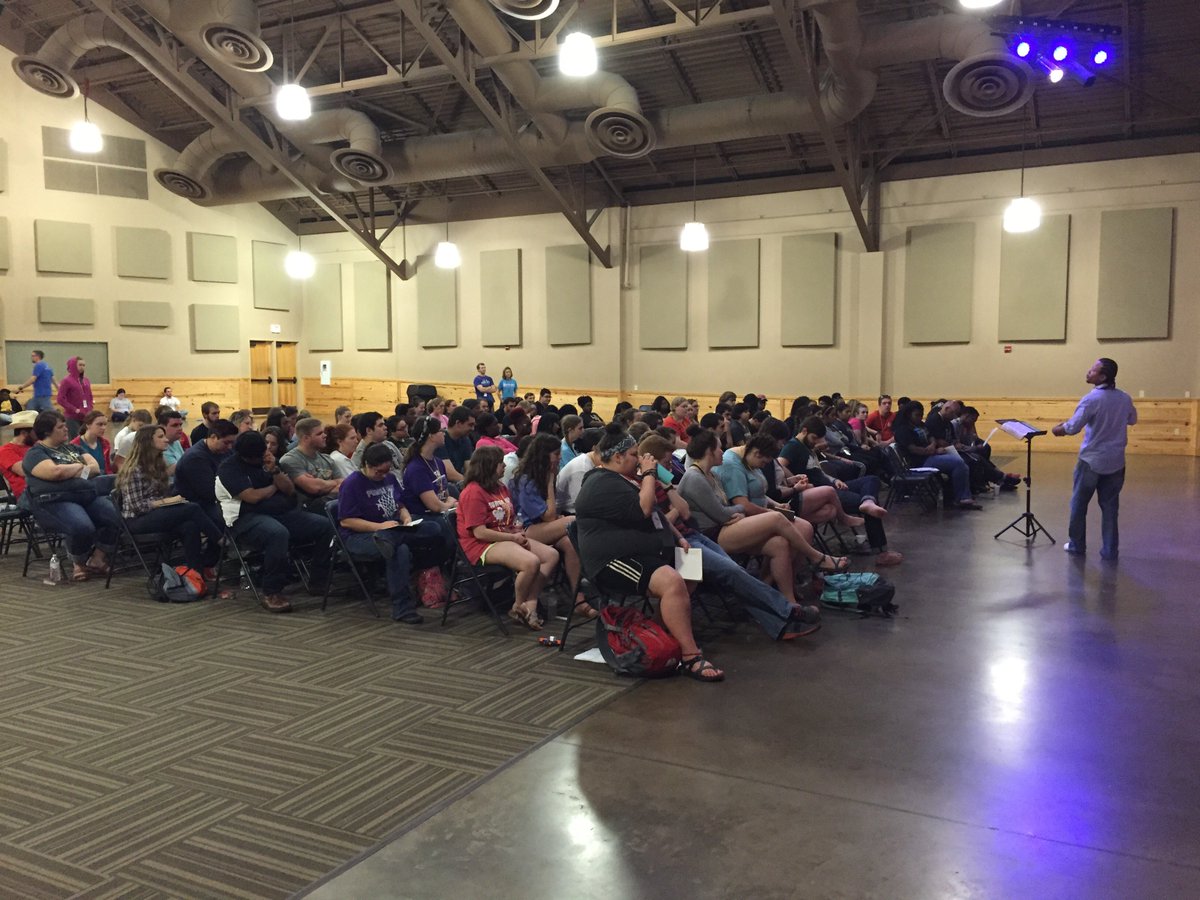 TomTeekell's tweet photo. 130+ college students at a retreat with David Briggs speaking. #AllCampus16 #skyranch https://t.co/3wVabWTXnc