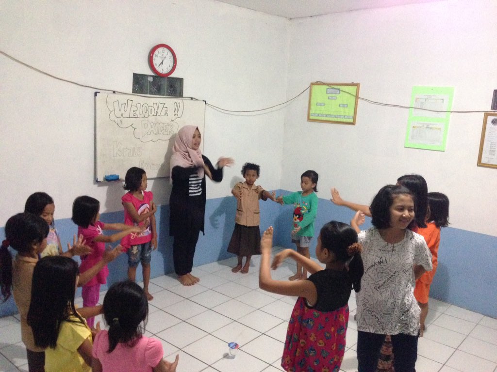 krabs02's tweet photo. Pelatihan seni tari hari pertama https://t.co/h6W3hyqsWa