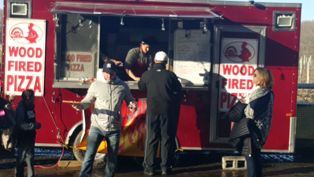 j_cohl's tweet photo. Nobody does pizza like the crew @JBWOODFIRED serving @njlauritawinery 
Get over here!! https://t.co/HyyhQHZwPo