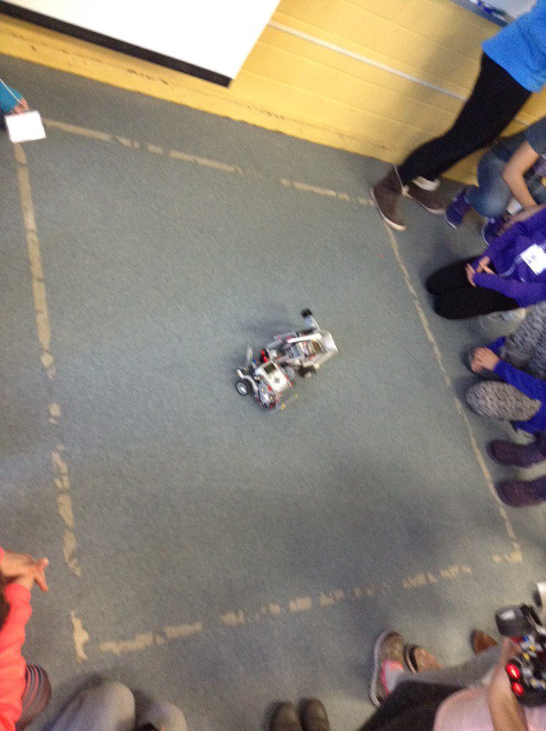 DW_Programs's tweet photo. Our #SrGirlsClub battled their Lego robots today while learning about #mechatronicsENG!! #futureEngineers https://t.co/wE7XtwQ7Zh
