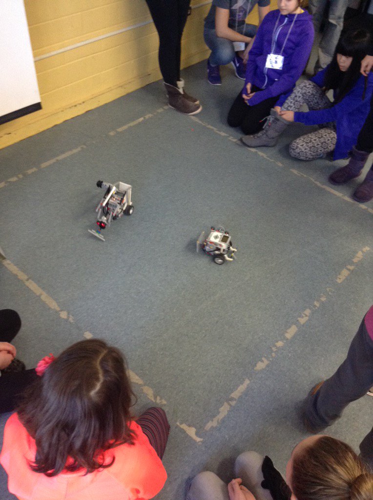 DW_Programs's tweet photo. Our #SrGirlsClub battled their Lego robots today while learning about #mechatronicsENG!! #futureEngineers https://t.co/wE7XtwQ7Zh