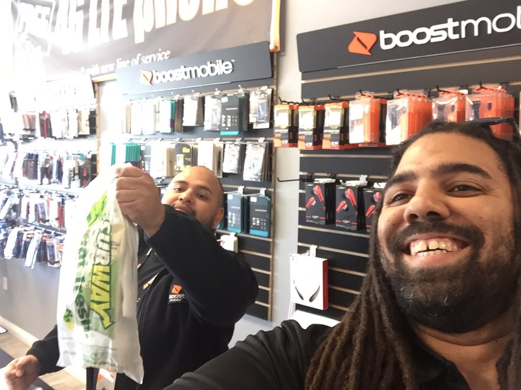 CaptMorganBoost's tweet photo. Setting goals, getting commitments &amp; keeping their bellies full! #PWCLV #BoostOwnsLasVegas @JC_Marceco @OA_Marceco https://t.co/fKtROice9x