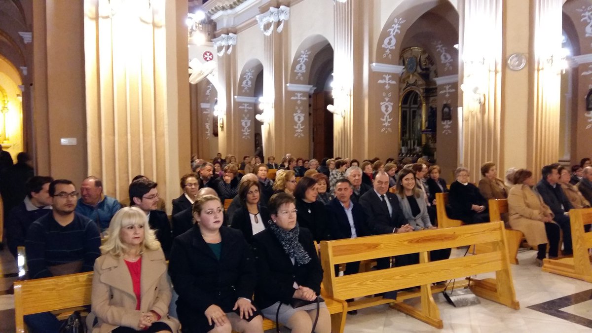 AytoArchena's tweet photo. Policía Miguel A.Carrillo nombrado nazareno 2016 por #Cofradia Cristo Sangre.Asiste Alcaldesa #Archena y Corporacion https://t.co/HpAcesy38g
