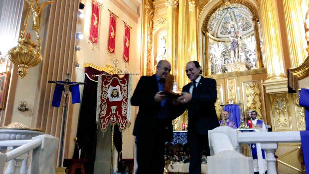 AytoArchena's tweet photo. Policía Miguel A.Carrillo nombrado nazareno 2016 por #Cofradia Cristo Sangre.Asiste Alcaldesa #Archena y Corporacion https://t.co/HpAcesy38g