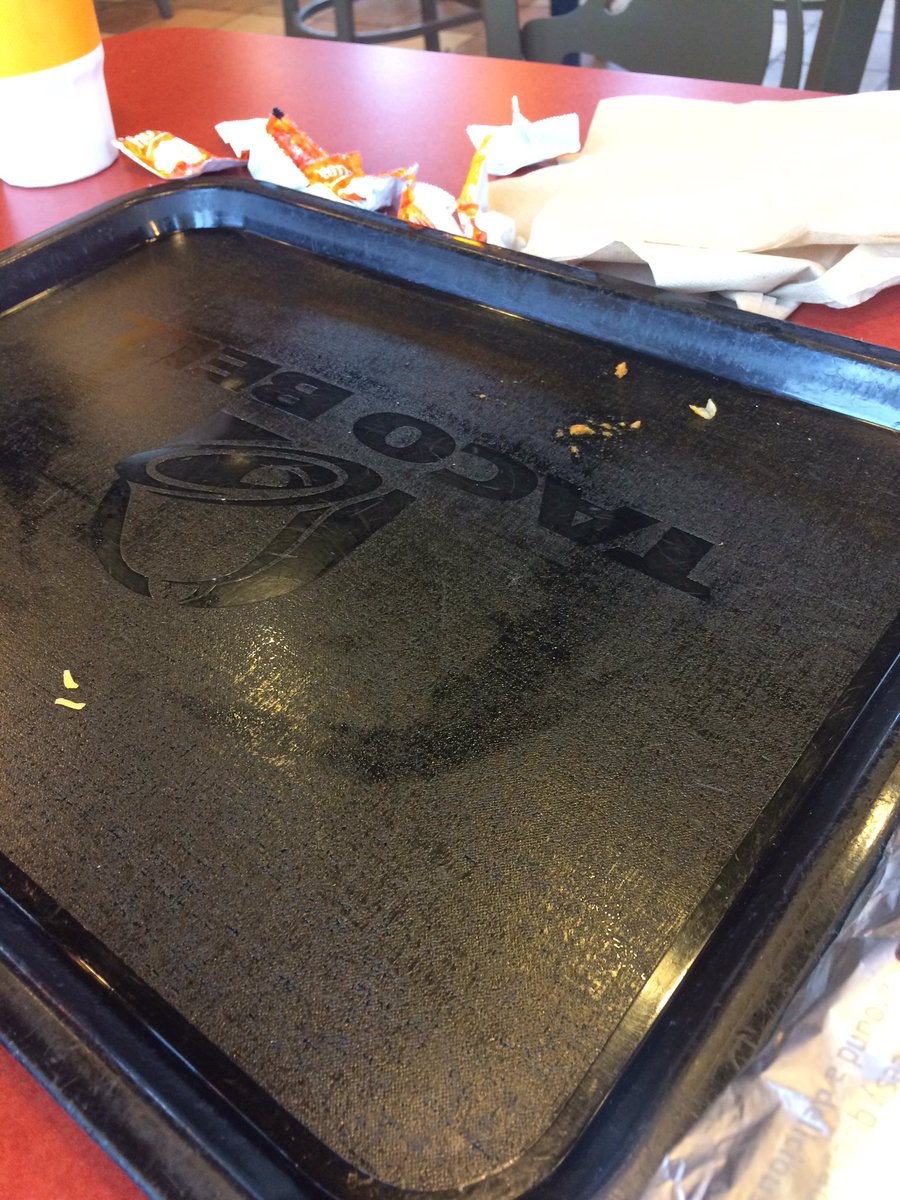 Vron81485's tweet photo. @tacobell 10 min to get food-only customers. Place a mess. Shorted a taco! #wontbeback https://t.co/cVHT1Fb18S