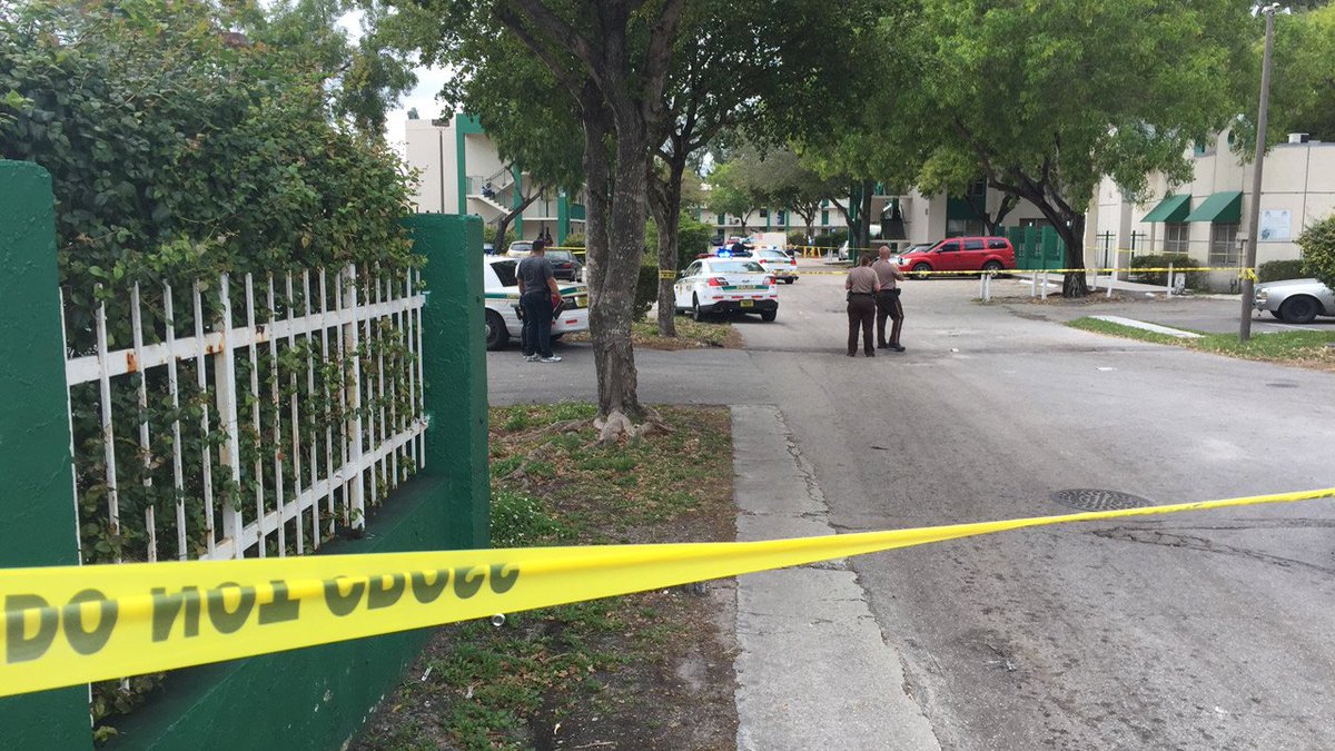 .@DerekShore Police source: 7-year-old child has been shot and killed in NW Miami-Dade bit.ly/20M0kyR?utm_me… https://t.co/6irQDVqEfe