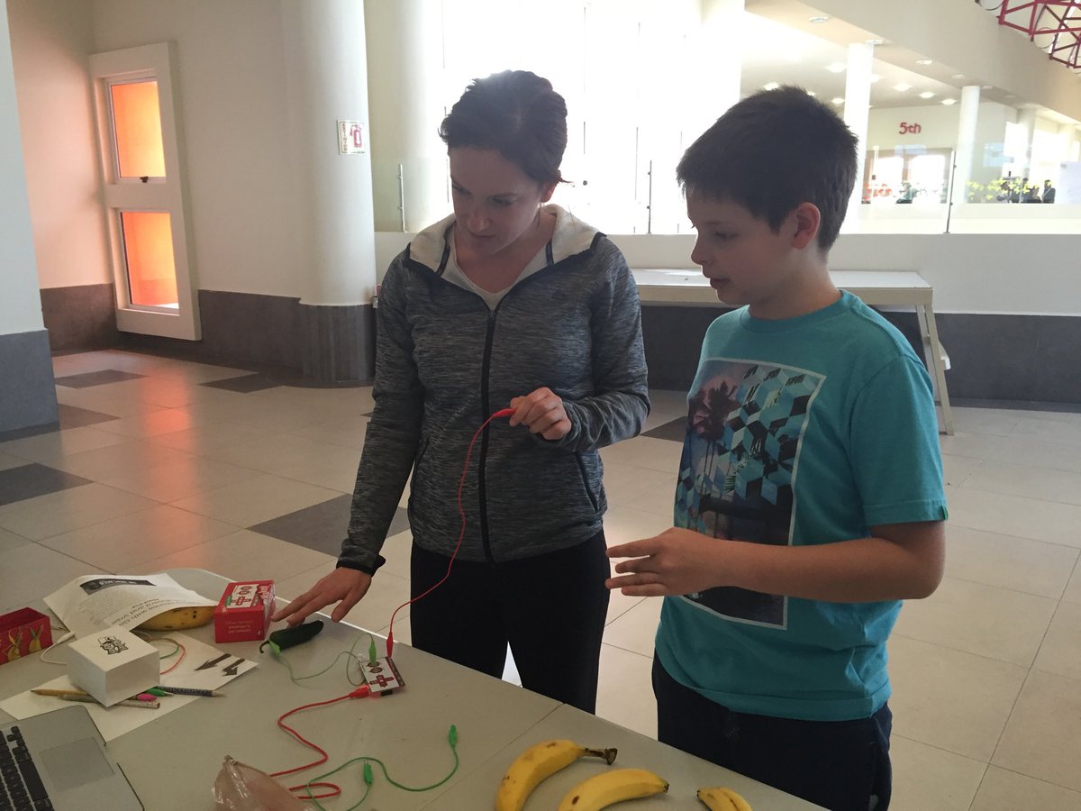 DanielleOSM's tweet image. Learning to Play flappy bird on a jalapeño #LiveCurious2016