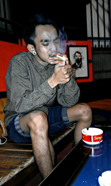 Sembarang tweet media