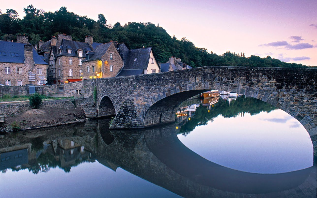 Bretagne (Бретань), Бретани, Brittany, северная Франция,Saint-Malo, Brest, Dinan, Rennes, Paimpont, Quimper, достопримечательности Бретани, путеводитель по Бреатни, города Бретани, замки Бретани, Ренн, Брест, Кемпер, Динан, Сен-Мало, Sentier des douaniers Природный парк Grand Site Naturel de Ploumanac'h Крепость - Les remparts de Saint-Malo Pointe Saint Mathieu Берег из розового гранита - Cote de Granit Rose, Природный парк Reserve Naturelle des Sept Iles, La Pointe du Grouin, Остров - Ile de Batz, Порт De St Goustan, Остров Ile de Brehat Cap Frehel