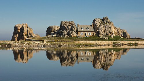 "Дом между скалами", Бретань