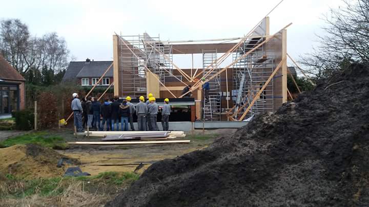 EconstructV's tweet image. 1 dag gebouwd aan nieuwbouwwoning volgens passief-huis principes, gaat goed! Interesse? houtskeletbouw-kempen.be