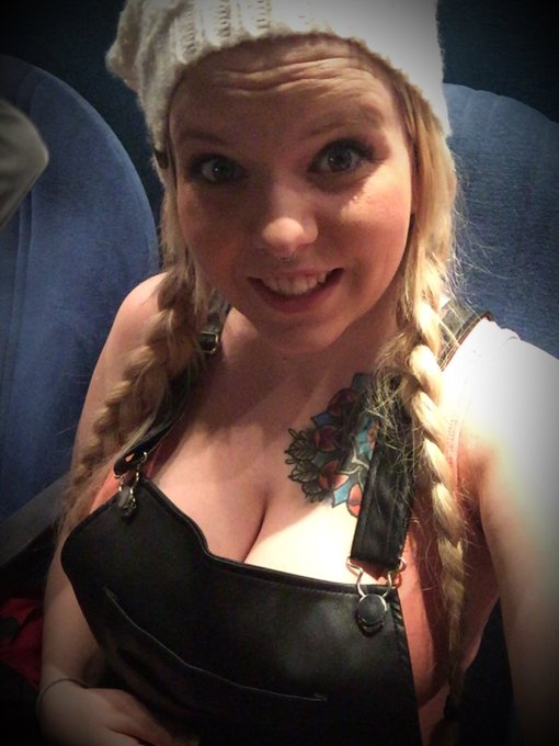 Grade #Deadpool geguckt. HAMMER. So viel Hass 😍 wer hat den schon gesehen? https://t.co/edUItZhowF<a href="/tag/deadpool"class="tags">#Deadpool</a>