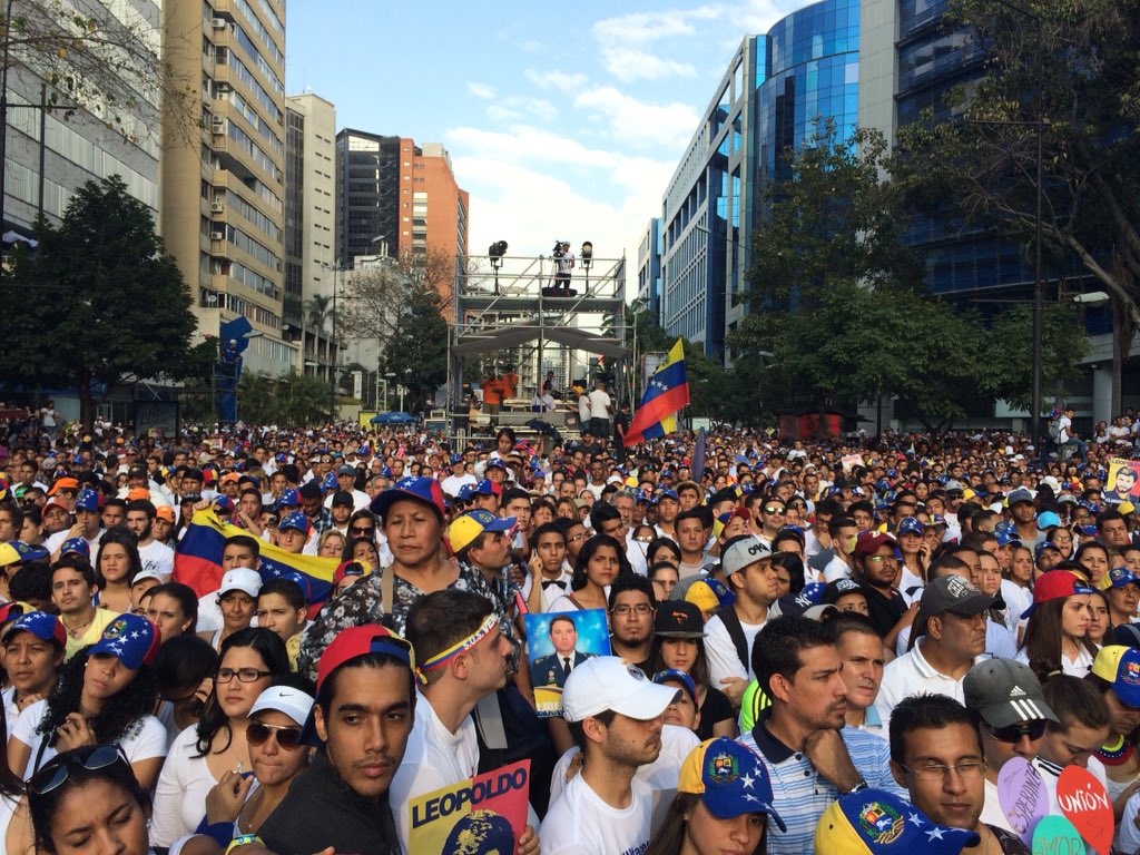 LuisFlorido's tweet photo. #20F ¡Aquí el reflejo histórico de una Venezuela que no se rinde! #LiberenALeopoldo #GritoPorLaLibertad https://t.co/KPUblUeIjm