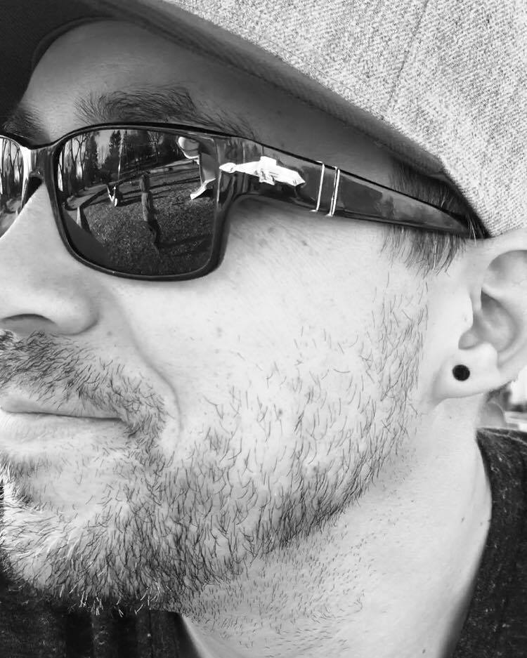 AarontheWatkins's tweet photo. Watching PNut play at the park.
#HuxleyBoy #Persols #ParkTime #Reflection #CloseUp #Smile #Love https://t.co/YwwhFxgSYk