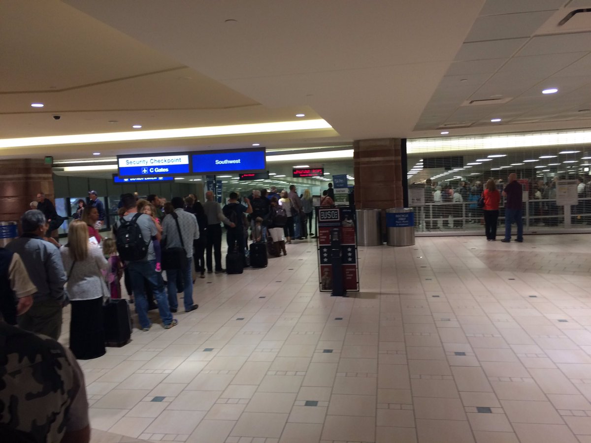 joshyeager's tweet photo. @abc15 @FOX10Phoenix warn your listeners of multi-hour wait at @TSA at @PHXSkyHarbor https://t.co/GnIJyulMSB