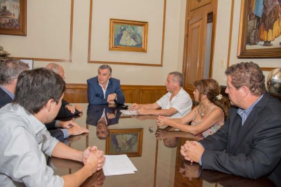 EL GOBIERNO SE REUNIÓ CON LA UNIÓN CAÑEROS INDEPENDIENTES las24horasdejujuy.com.ar/index.php/-not…