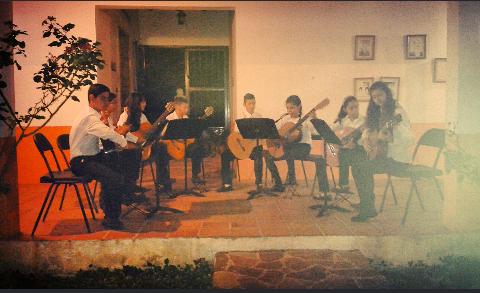 OrqTjim's tweet photo. Presentación de la Orquesta de Guitarras Infantil "Pánfilo Medina" 19/02 @SistemaTachira #ElSistemaCumple41 https://t.co/5rr167Y3bQ