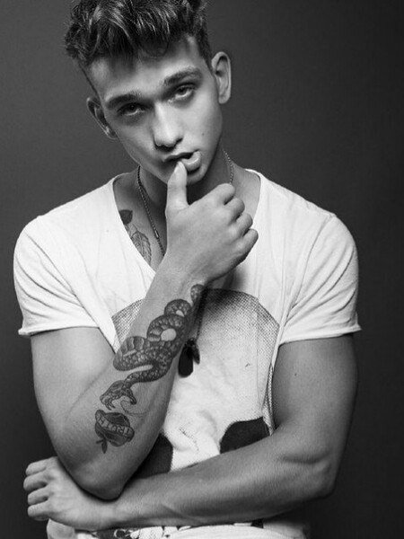 Evans_Annie15's tweet photo. CODY I love you!!!
#CODYSAINTNEW https://t.co/Js9XbPumu1