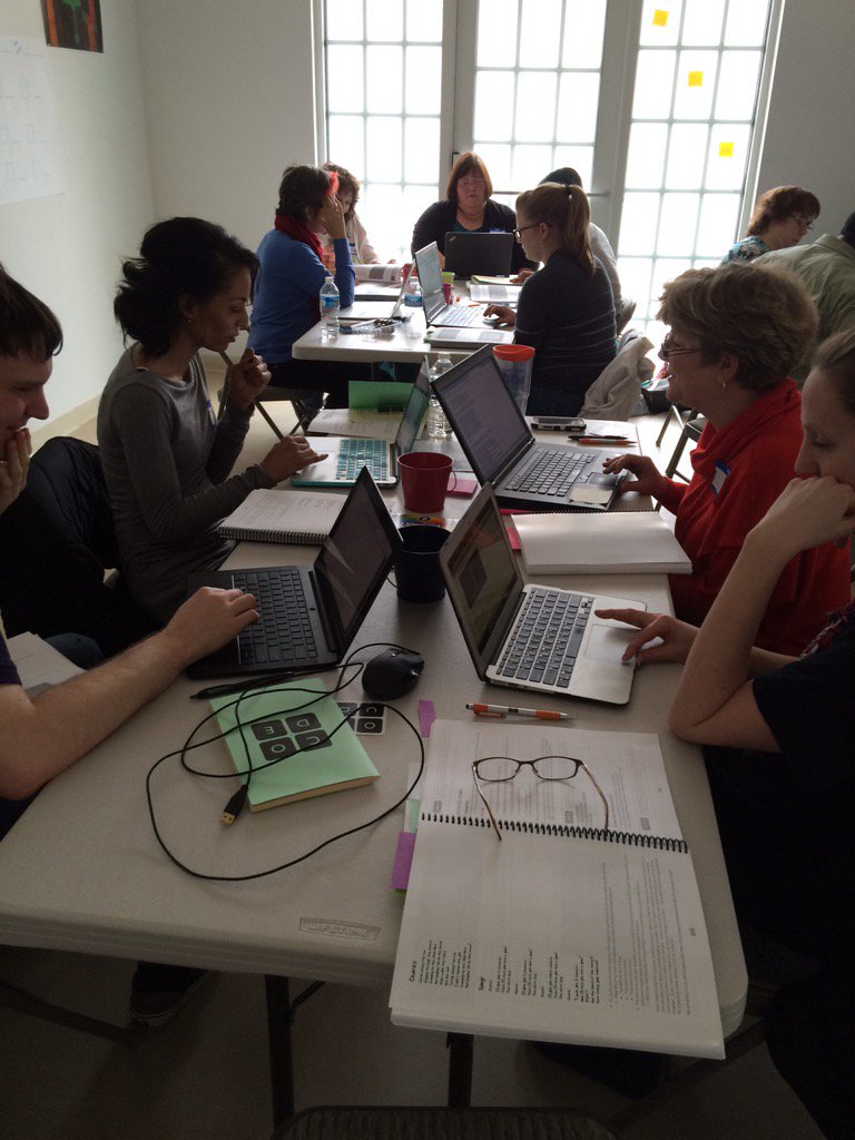 AprilSThomas's tweet photo. Great workshop! #CSforAll #codewithapril #codepd https://t.co/US8McQIfbW