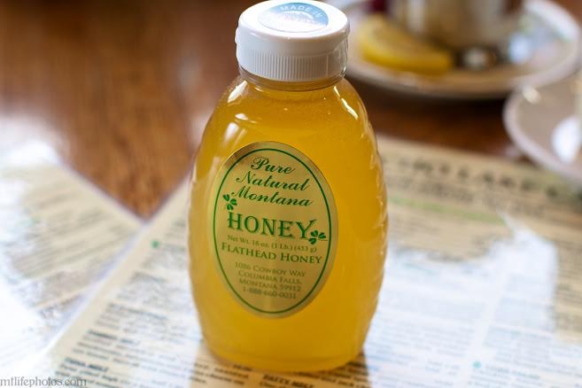 EchoLakeCafe's tweet photo. Delicious local honey for your coffee or tea with your Blackberry Coffeecake today #bestbreakfast #shoplocal https://t.co/twzRNAsPpw