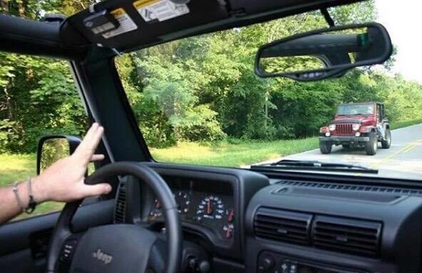 Jeep_Life's tweet photo. RT if you #JeepWave. 👋 https://t.co/Dm0RAIlAVp