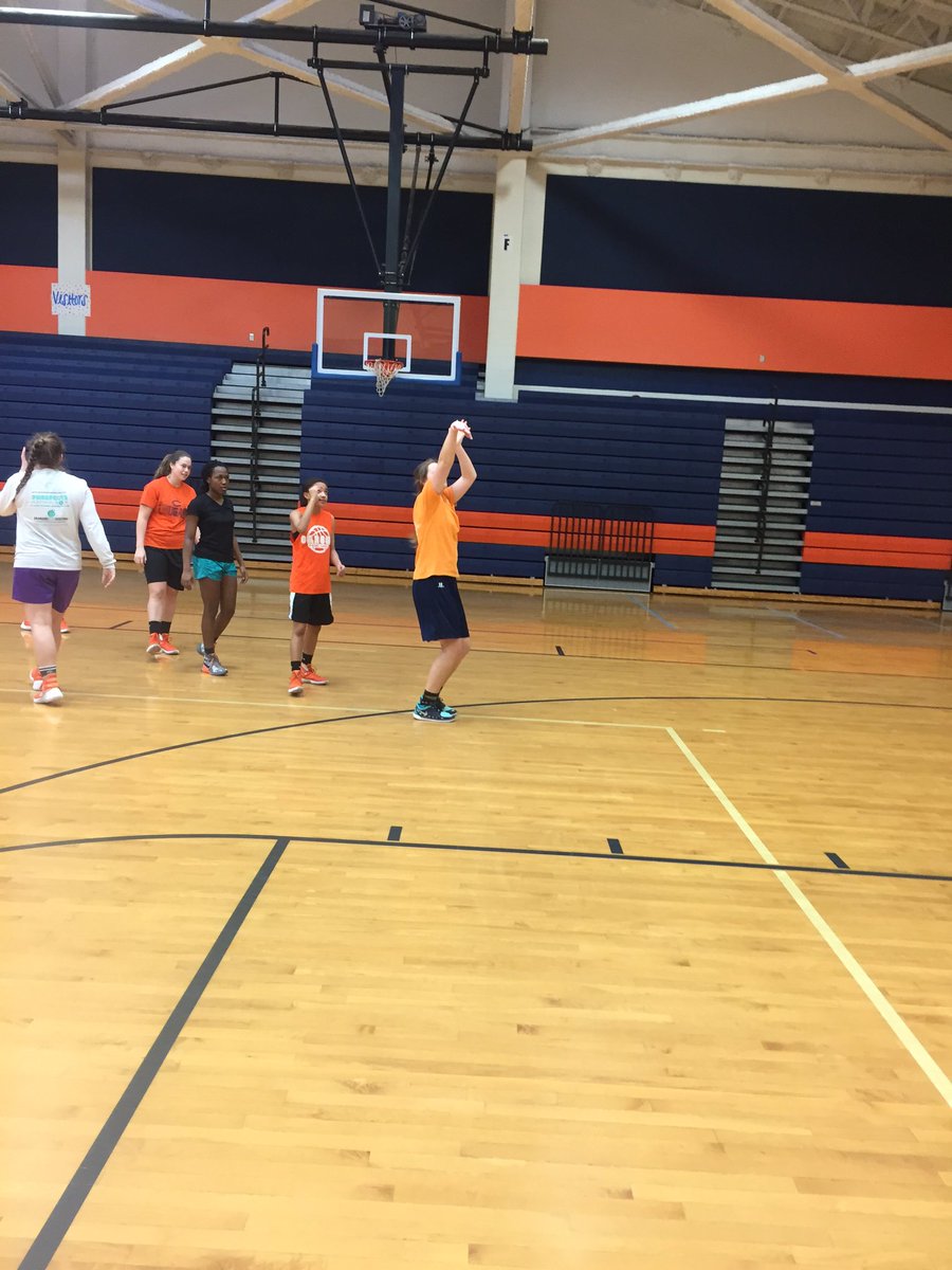 CounselnCoach's tweet photo. @Bballer8888 @GadsonMckenzie @marenshumaker5 putting in some work as well. #playoffbound #getreadyfortuesday https://t.co/7NjC4VEWaE