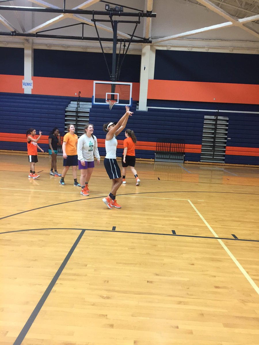 CounselnCoach's tweet photo. @Bballer8888 @GadsonMckenzie @marenshumaker5 putting in some work as well. #playoffbound #getreadyfortuesday https://t.co/7NjC4VEWaE