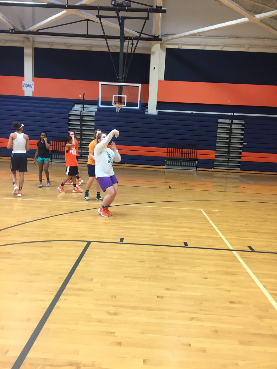 CounselnCoach's tweet photo. @Bballer8888 @GadsonMckenzie @marenshumaker5 putting in some work as well. #playoffbound #getreadyfortuesday https://t.co/7NjC4VEWaE