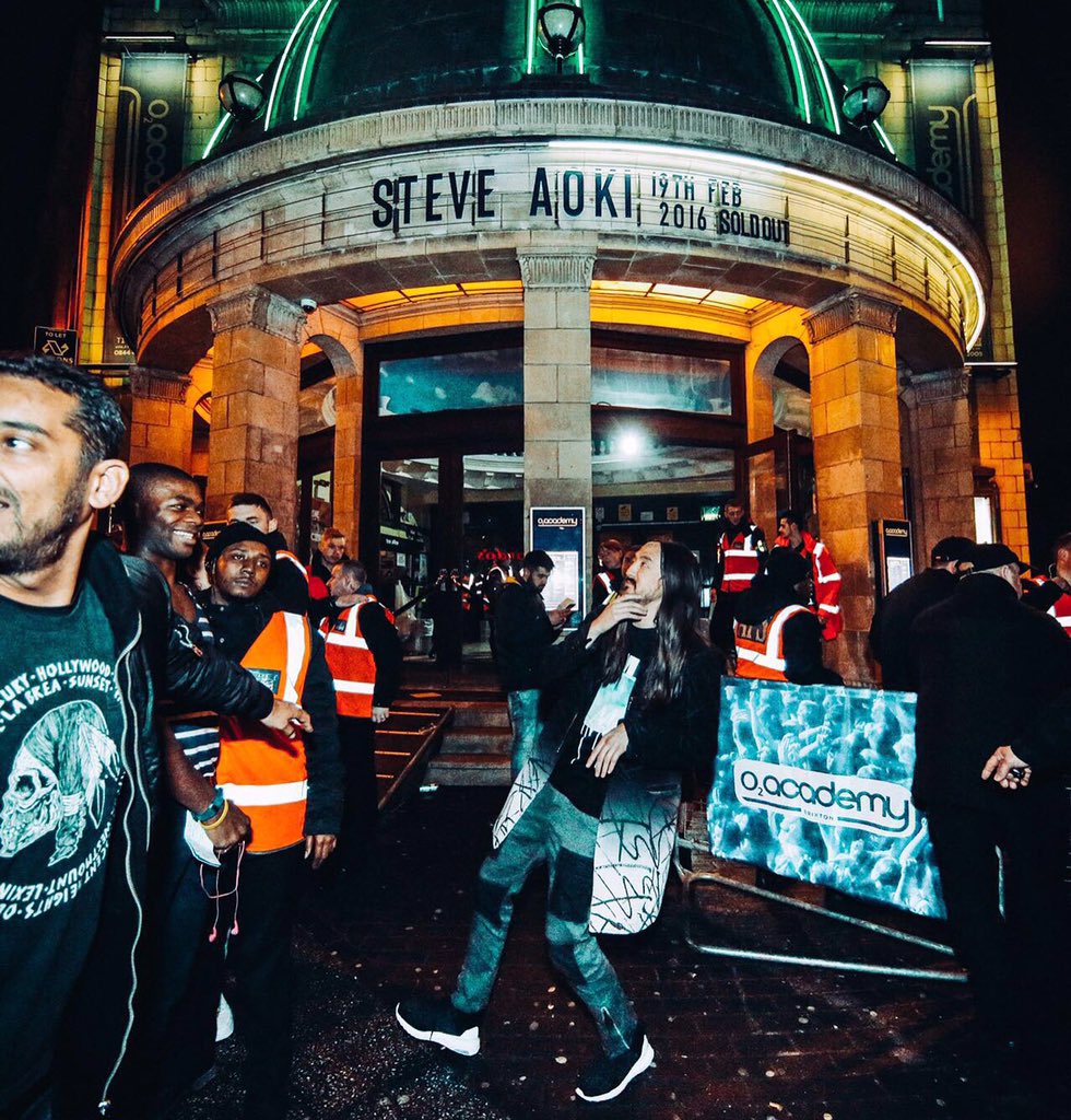 This is now the third time I've been so honored to sell out the legendary @o2academybrix! Still buzzing! Thank you! https://t.co/pF4HNtF8tr