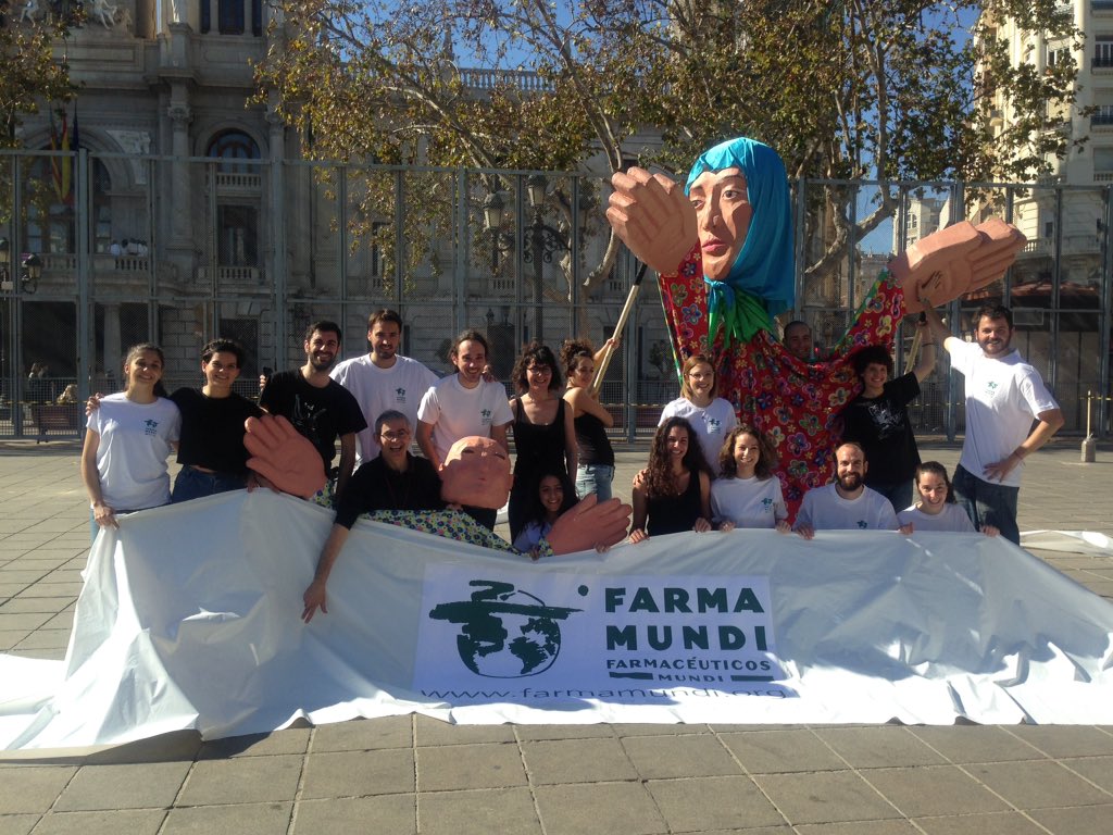 farmamundi's tweet photo. Gracias a todos los voluntarios que han participado en la #performance en defensa de la #saludmaterna #Valencia https://t.co/7ceuXhlRDl