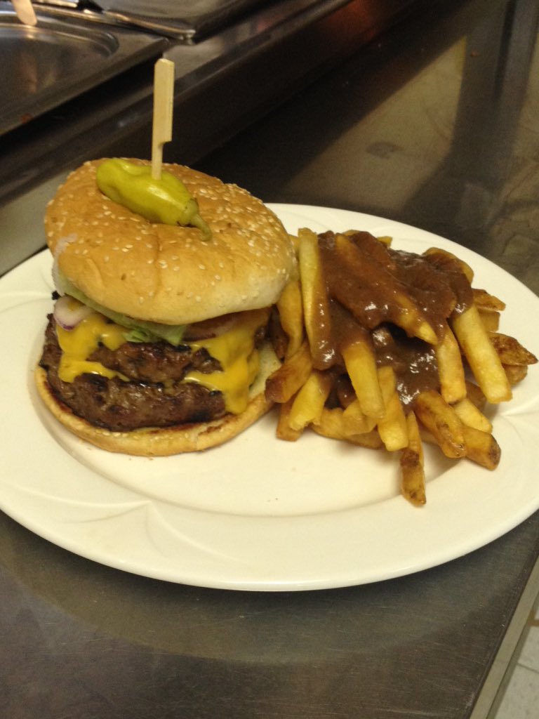 LarisShier's tweet photo. Half price beef burgers all day at 1124 Social house. Come join me for lunch! #burgers #weekend #beer https://t.co/4G0uEJKdy4