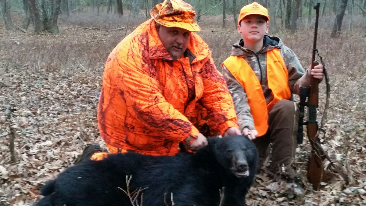 GoHuntPAMoment's tweet photo. Father/Son duo Rickie &amp; William Robinson bear hunting in Cameron Co. #Pennsylvania. #MyGoHuntPaMoment @PAGameComm https://t.co/FnA0GGBKbC
