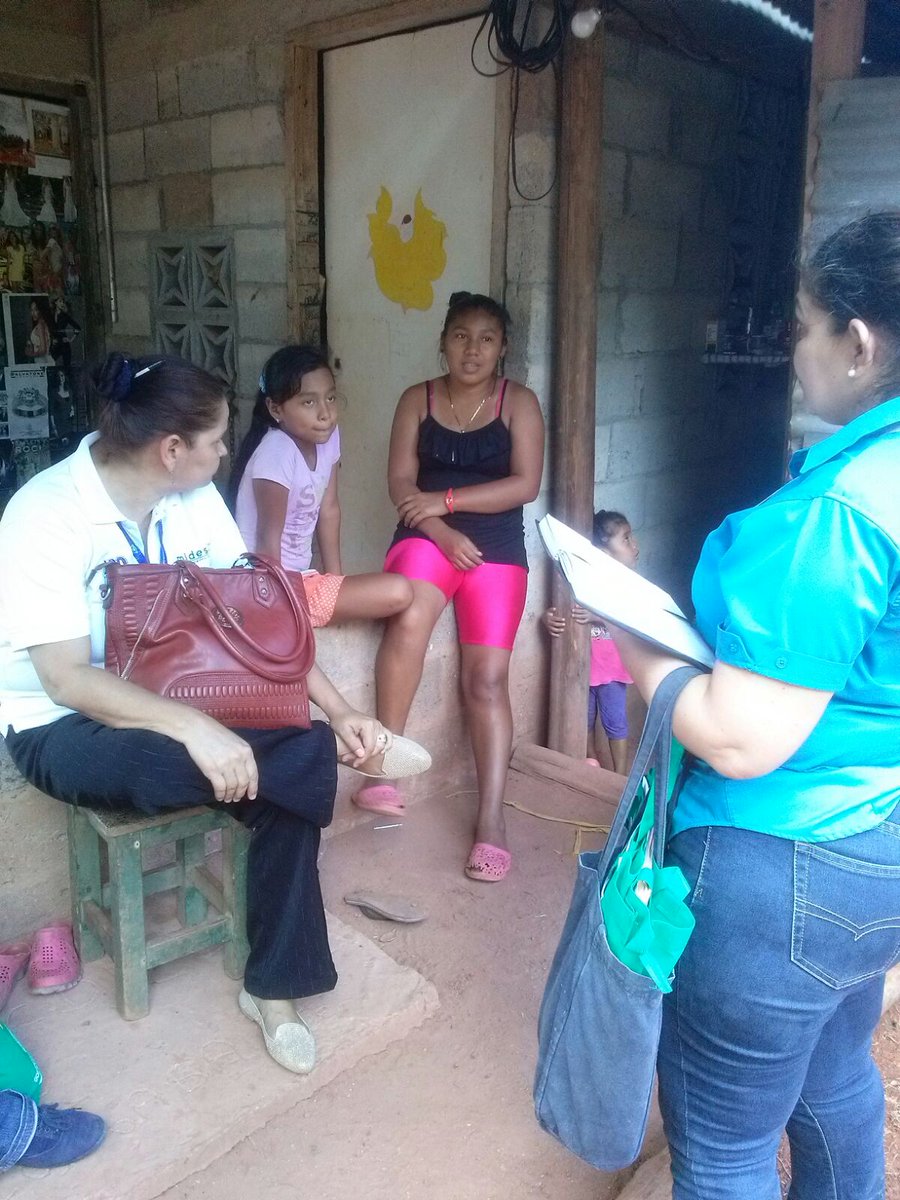 MidesLaChorrera's tweet photo. Alfabetización MIDESLa Chorrera  sensibiliza y capacita iletrados y voluntarios en Lagartera Grande @AlcibiadesVV https://t.co/XB6DJM9I9f