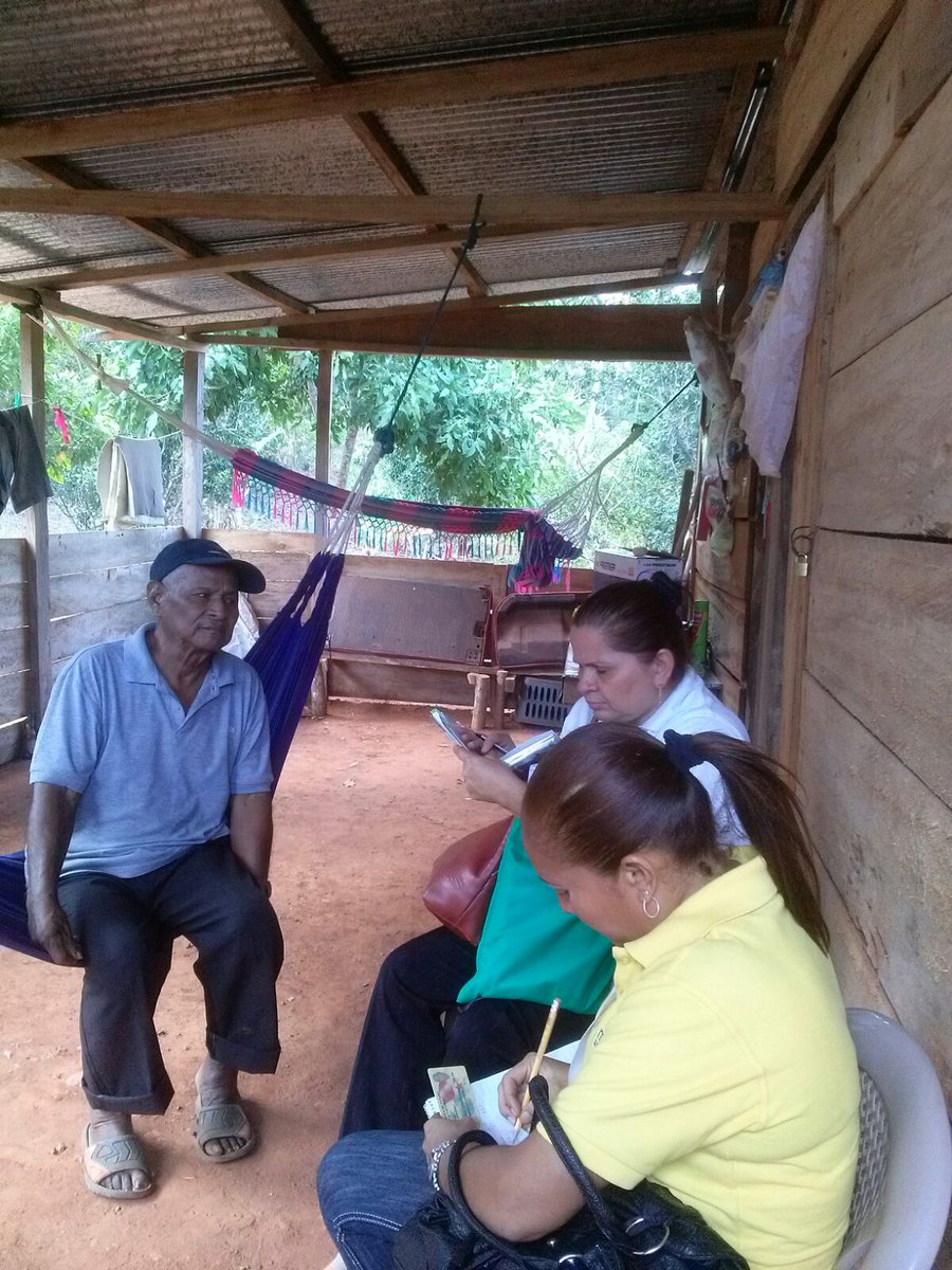 MidesLaChorrera's tweet photo. Alfabetización MIDESLa Chorrera  sensibiliza y capacita iletrados y voluntarios en Lagartera Grande @AlcibiadesVV https://t.co/XB6DJM9I9f
