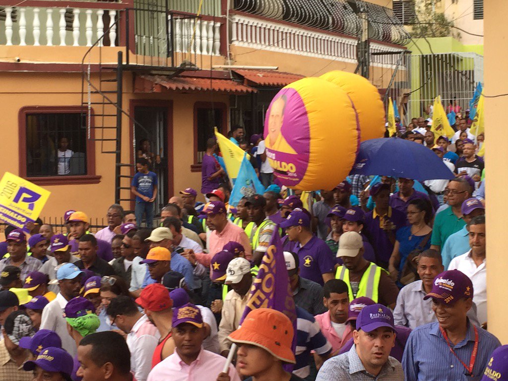 isatejeda25's tweet photo. Lo bueno no se cambia por eso @ReinaldoPared sigue trabajando y hoy será desde #LaZurzaConReinaldo ven con nosotros! https://t.co/iRxfeTVYj1