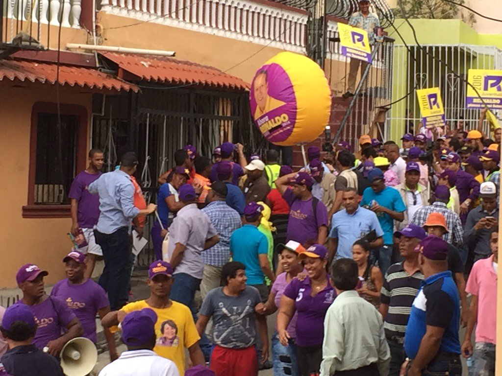 isatejeda25's tweet photo. Lo bueno no se cambia por eso @ReinaldoPared sigue trabajando y hoy será desde #LaZurzaConReinaldo ven con nosotros! https://t.co/iRxfeTVYj1