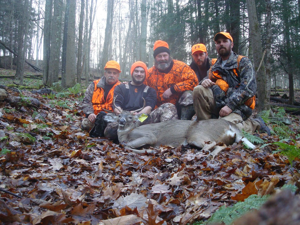 GoHuntPAMoment's tweet photo. This was the @ryan_weller29 crew's 5th buck harvest in Dents Run #Pennsylvania! #MyGoHuntPaMoment @PAGameComm https://t.co/ORDkeqztdV