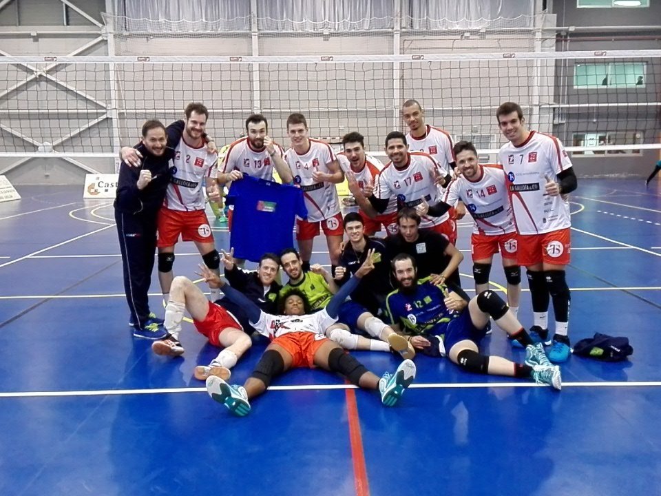 DeporteCabezon's tweet photo. Victoria de un equipo que va a.seguir en Superliga. Grande @VoleyTextil https://t.co/Sk5Mf1qAZ3