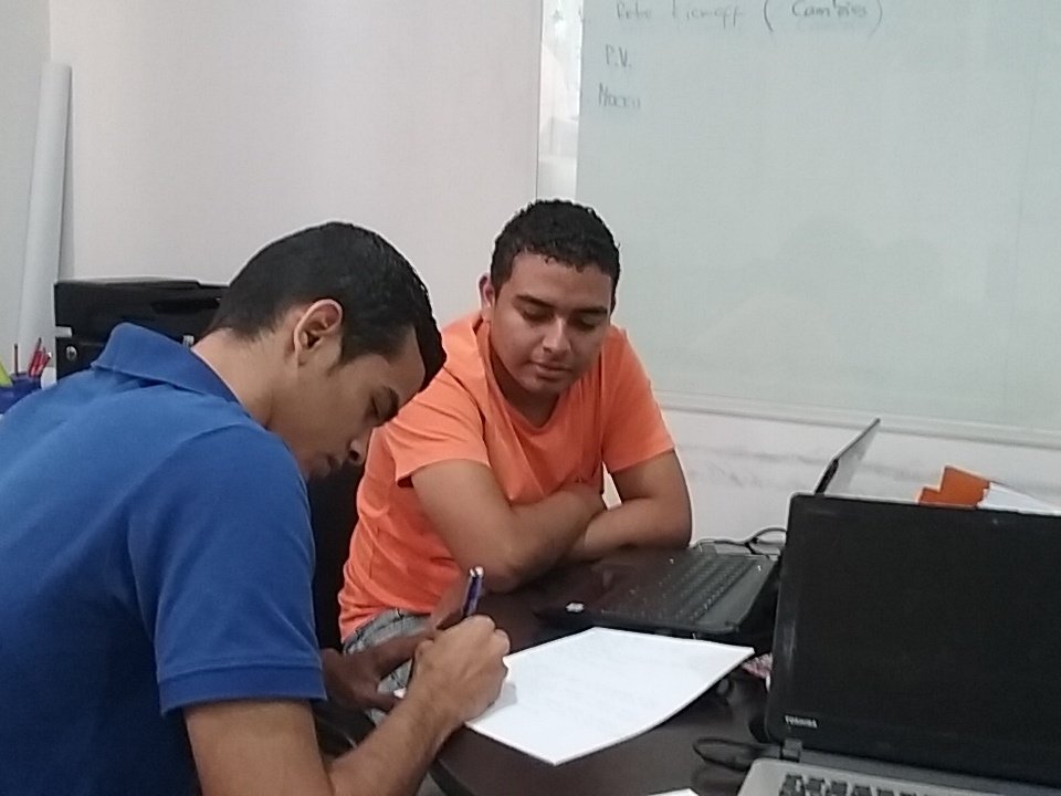 gerardoangulo's tweet photo. Domotec validando Propuesta de valor @MacondoLab @AppscoMacondo @cemprende1 https://t.co/jmarNcyTs1