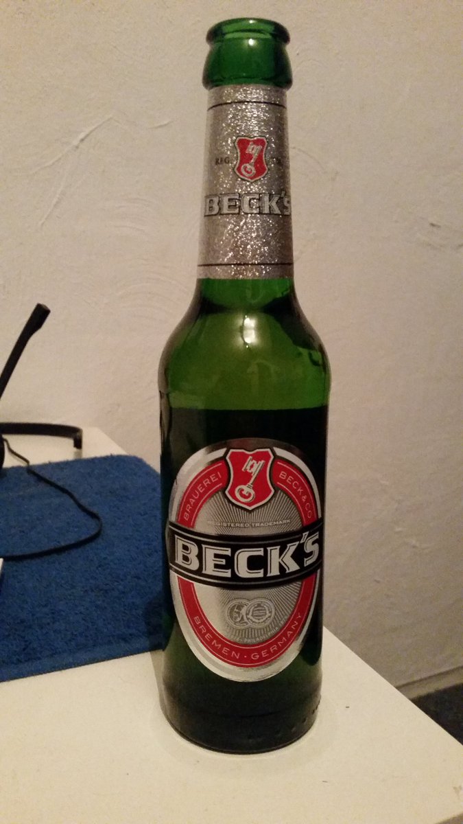 RickerT_077's tweet photo. #SALUTEE 💪💪 op het #WEEKENDD #BECKS #BIER https://t.co/dTAhSMulZG