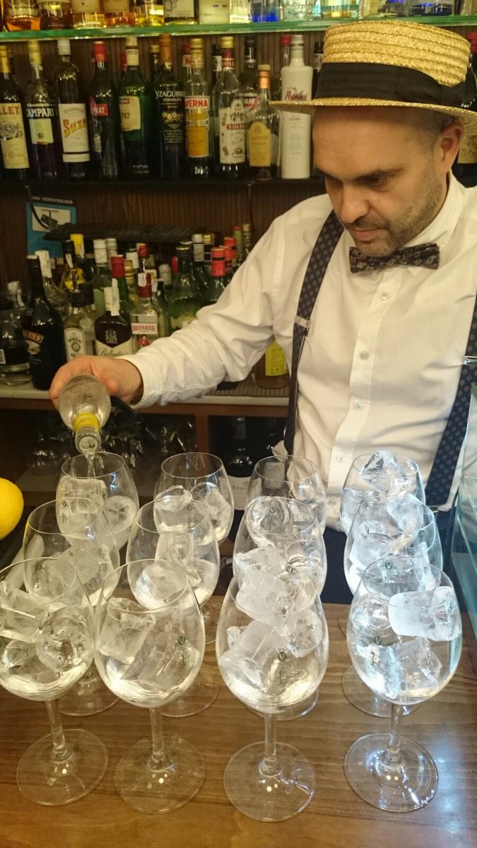 Gintoneando en la vermuteria