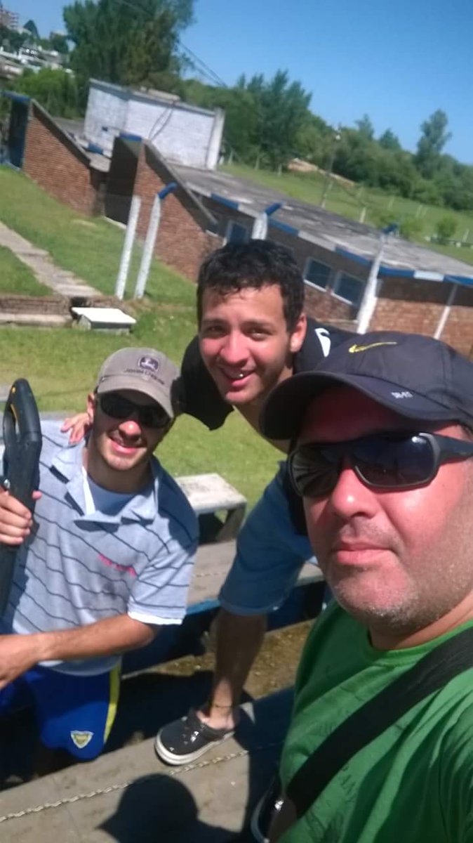 "No somos el Barça que lleva a sus jugadores al SPA pero hacemos una jornada en la cancha para pintar las tribunas"